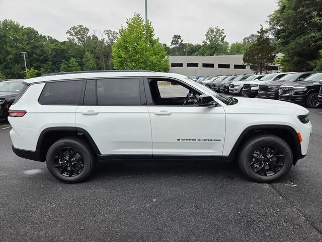 New 2026 Bright White Clear-Coat Exterior Paint Jeep Laredo image 10
