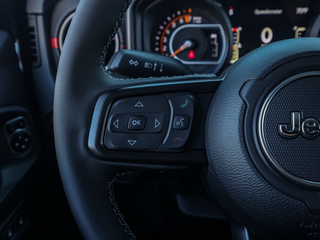 New 2026 Black Clear-Coat Exterior Paint Jeep Rubicon image 24