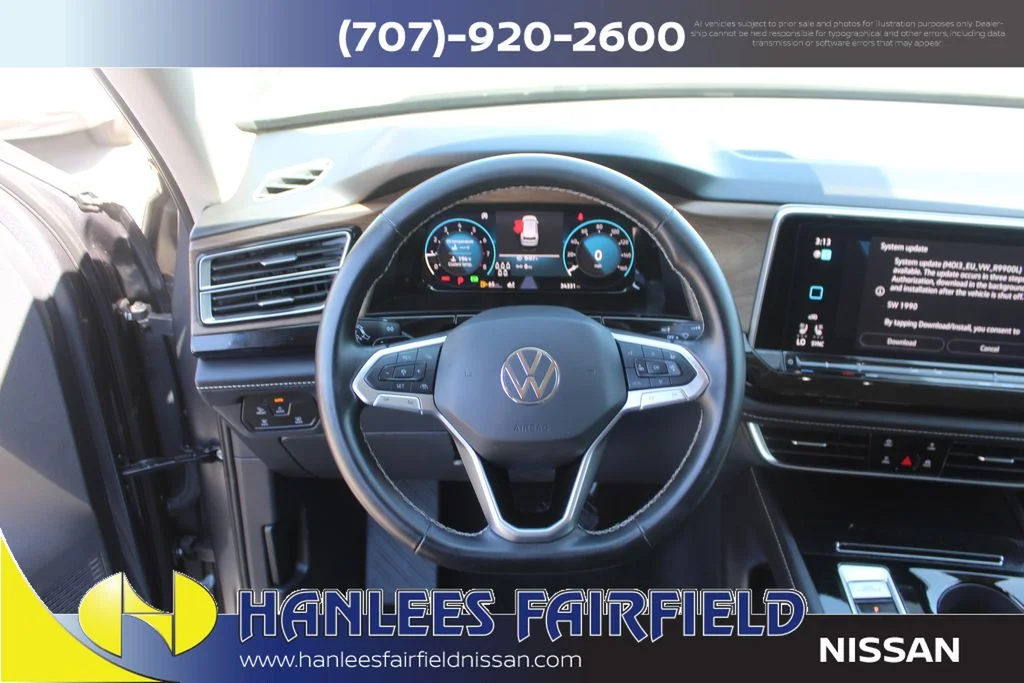 Used 2025  Volkswagen 2.0T SE w/Technology image 18