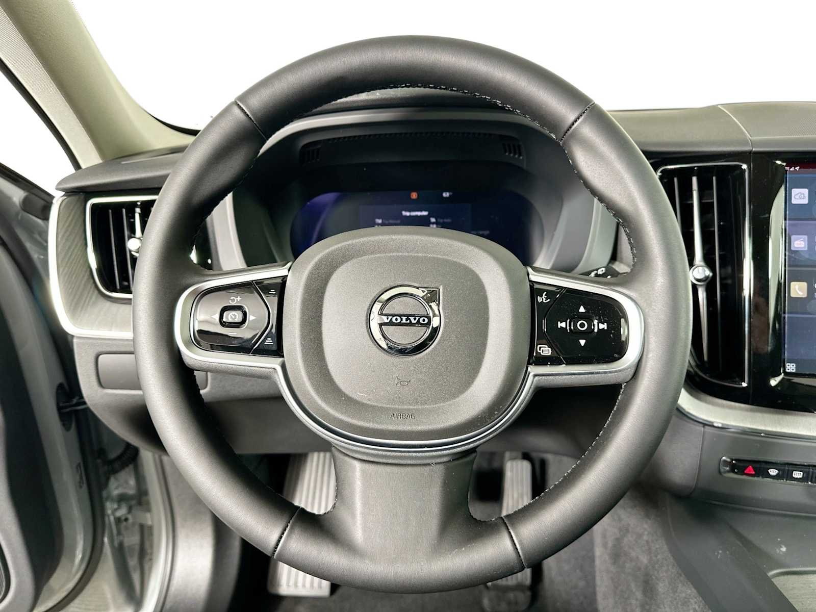 2025 Volvo XC60 Plus - Photo 11