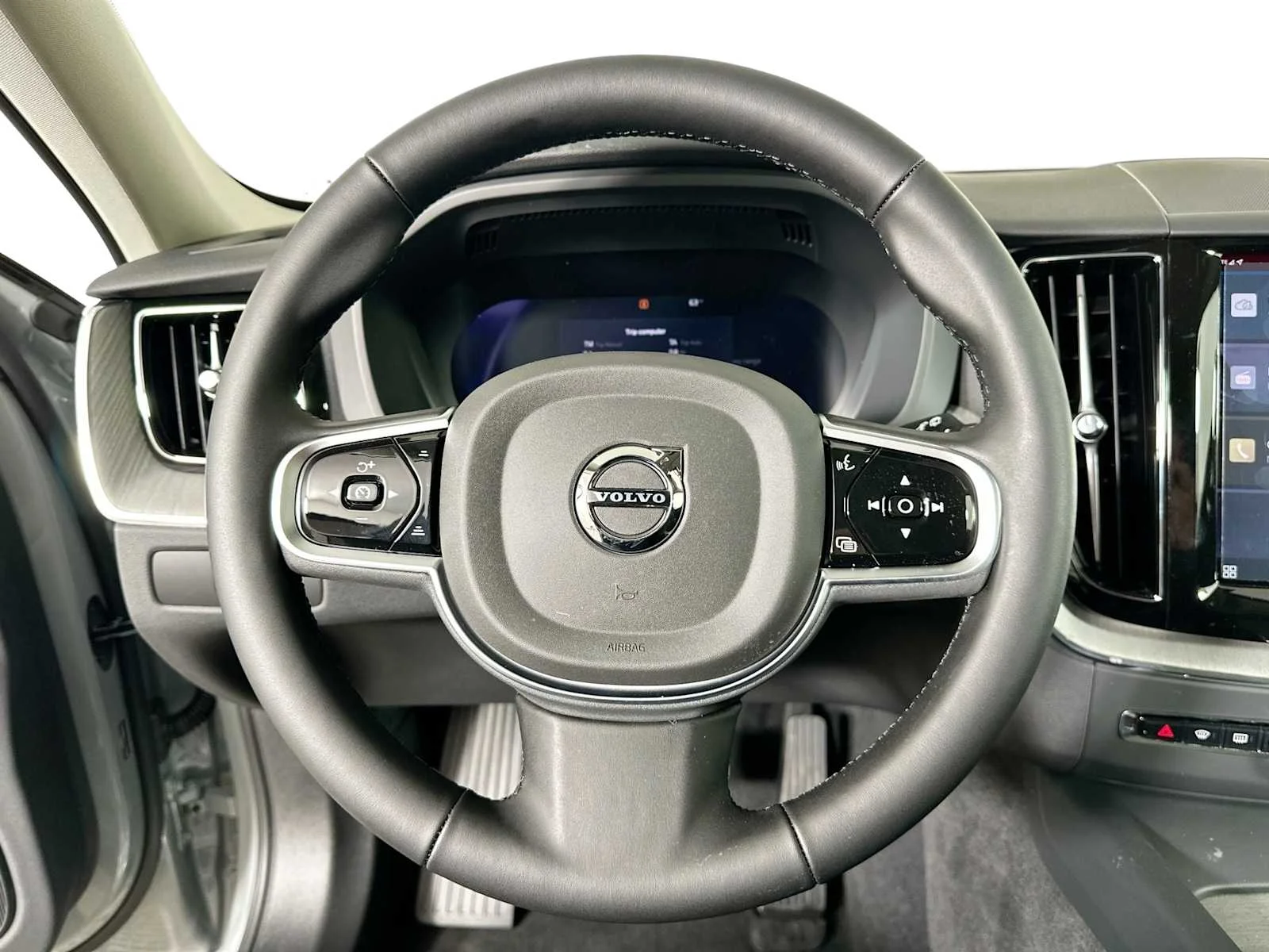Certified Used 2025 Vapour Grey Volvo Plus image 11