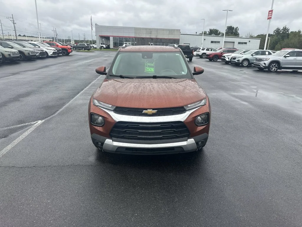 Used 2021 Orange Chevrolet LT image 3