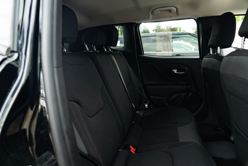 Used 2019 Black Clearcoat Jeep Latitude image 22