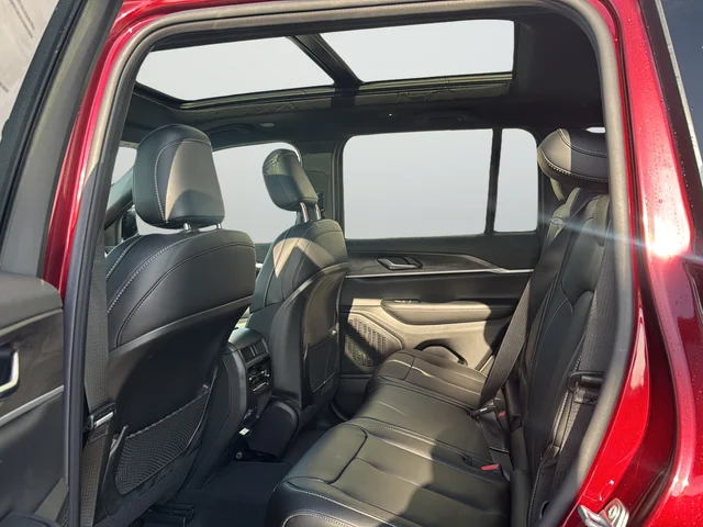 New 2025 Velvet Red Pearl-Coat Exterior Paint Jeep Limited image 12