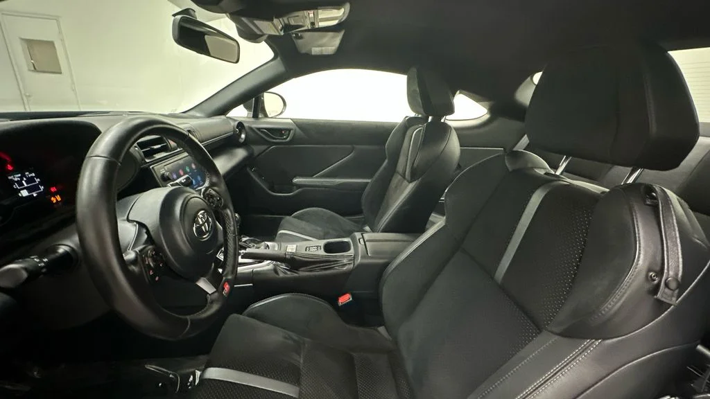Used 2022  Toyota Premium image 9