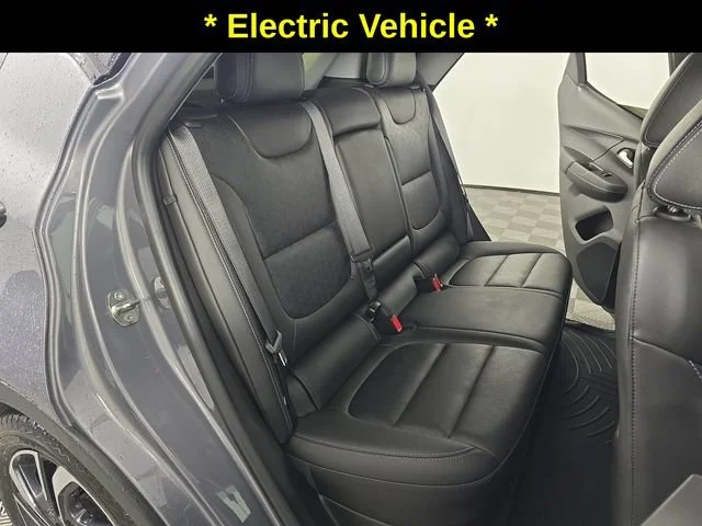 Used 2023 GRAY GHOST METALLIC Chevrolet 2LT image 26