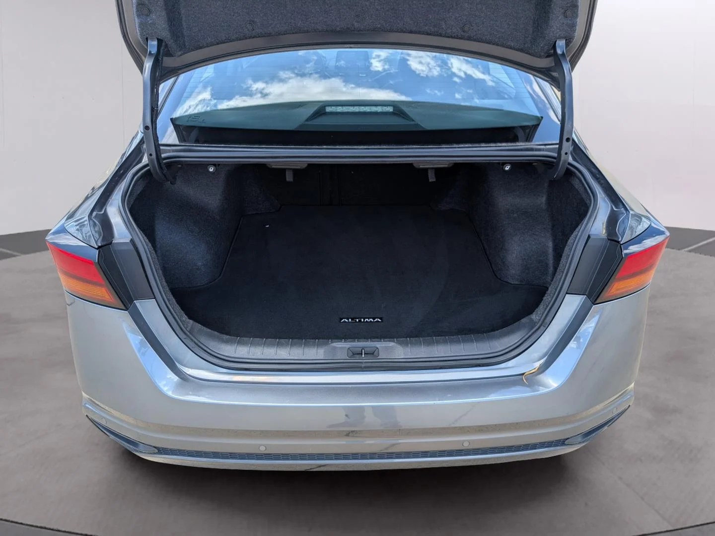 Used 2025 Gun Metallic Nissan SV image 9