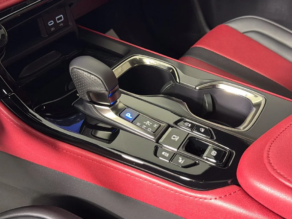 Used 2025 Silver Lexus NX 350 F SPORT Handling image 25