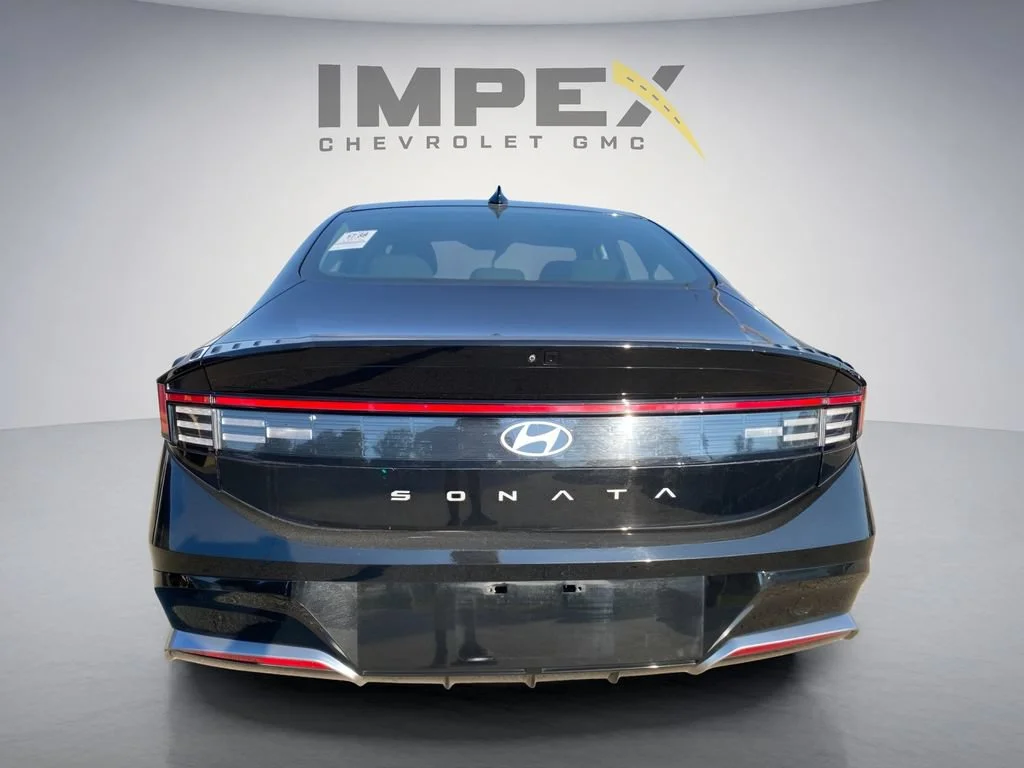 Used 2025 Black Hyundai SEL image 5