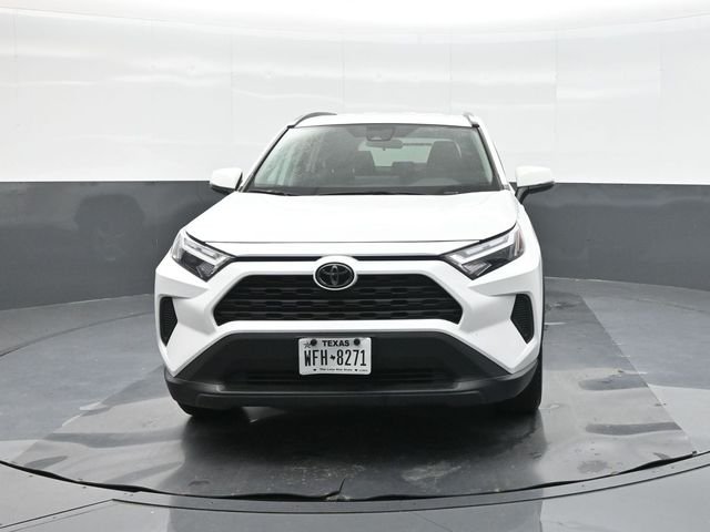 Used 2025 White Toyota XLE image 30