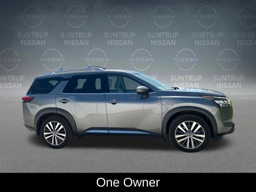 Used 2022 Gray Nissan Platinum image 8