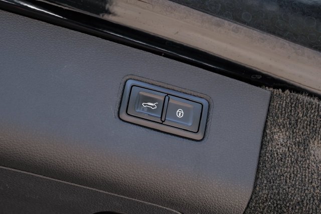 Used 2019 Black Crystal over Cricket Ball Bentley V8 image 82