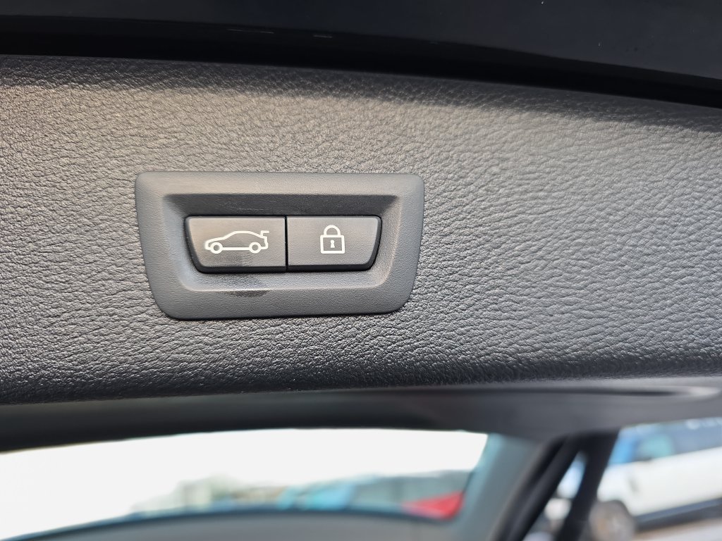 Used 2017 Black BMW xDrive28i image 16