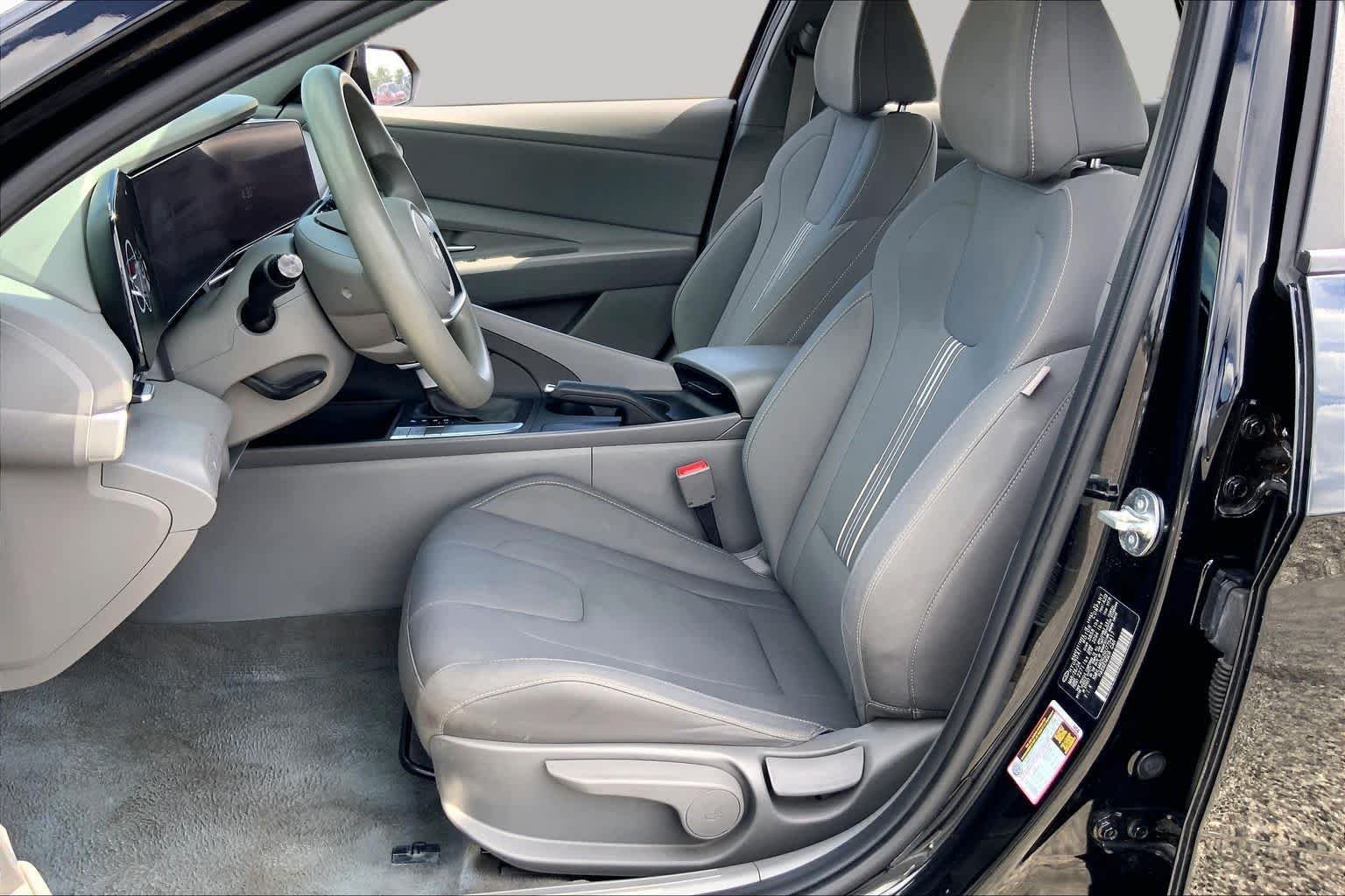 Used 2024 Abyss Black Hyundai SEL image 8