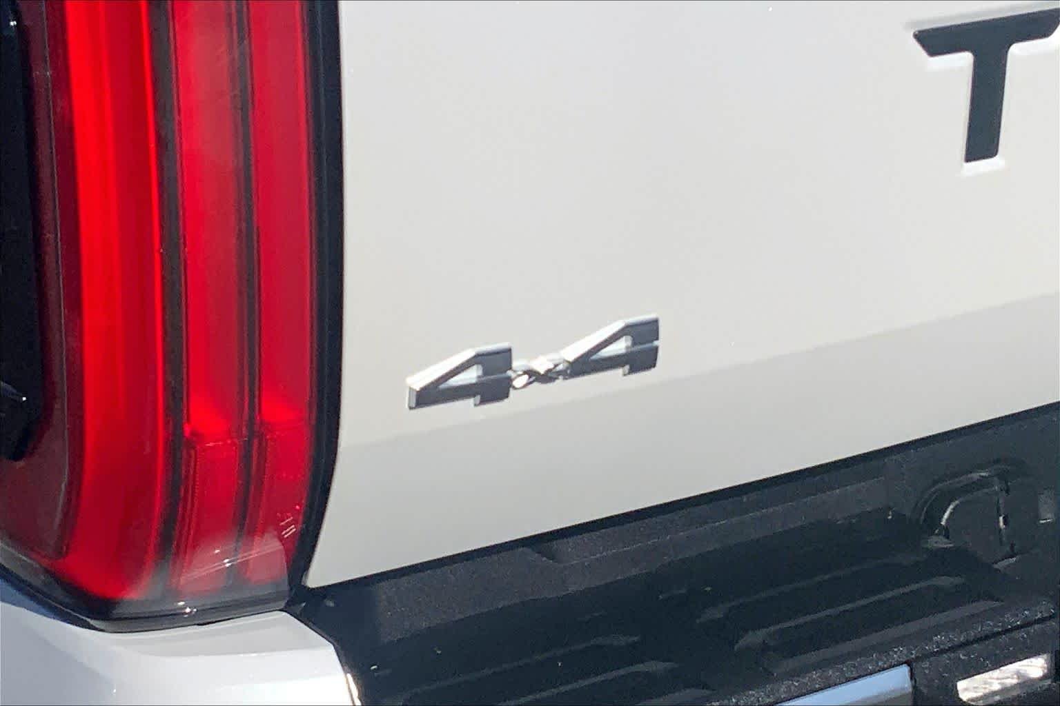 Used 2022 Wind Chill Pearl Toyota Limited Hybrid image 10