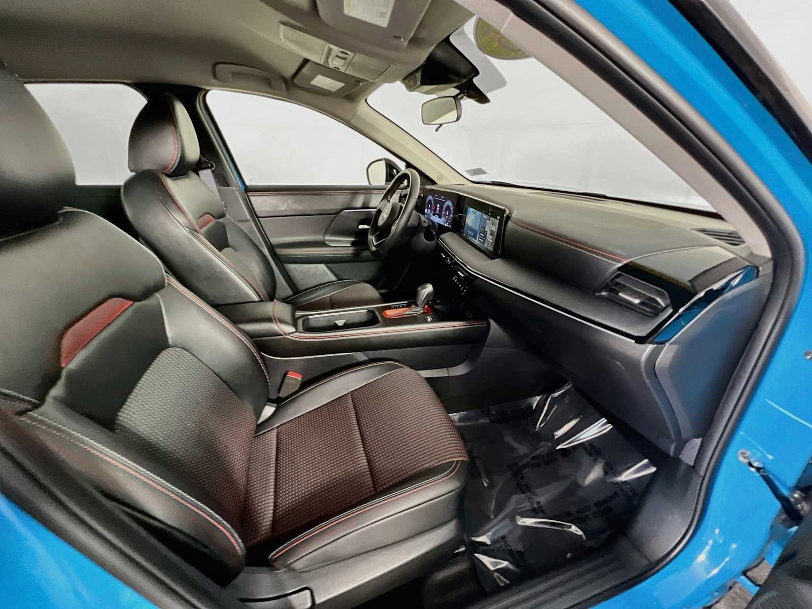 Used 2025 Arctic Ice Blue Metallic/Super Black Nissan SR image 27