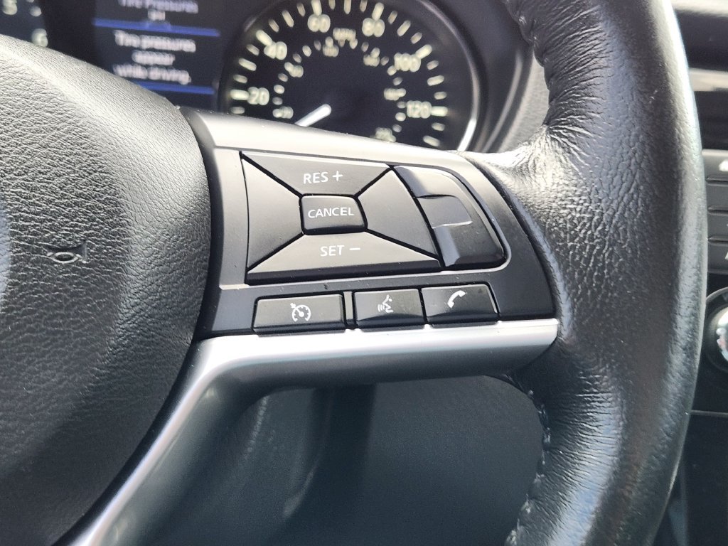 Used 2018 White Nissan SV image 22