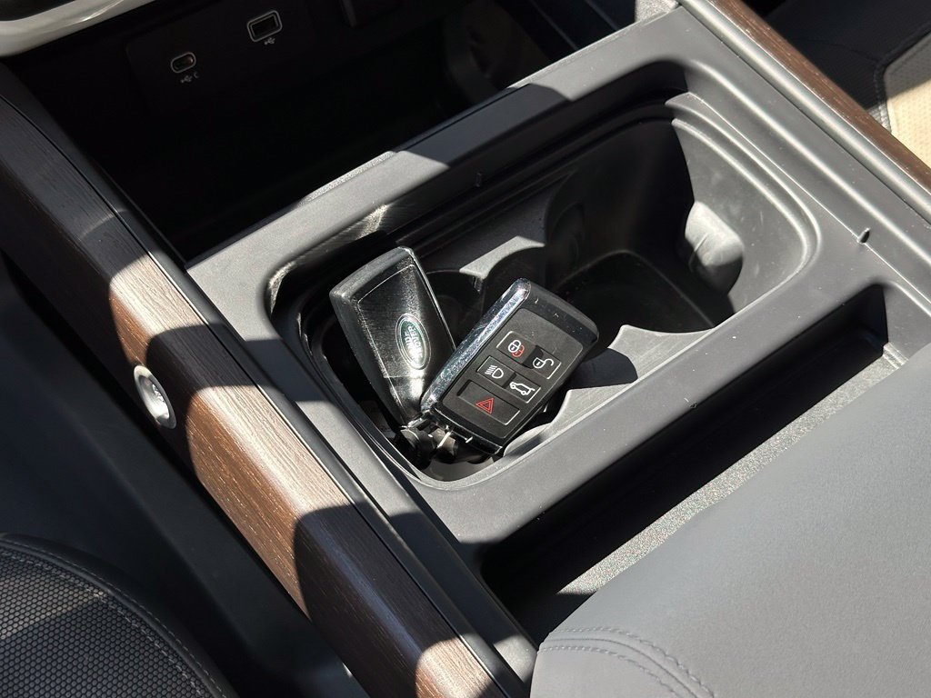 Used 2022 Gray Land Rover X-Dynamic SE image 10
