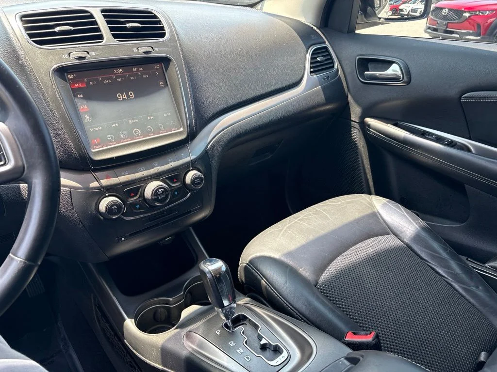 Used 2015 White Dodge Crossroad image 18