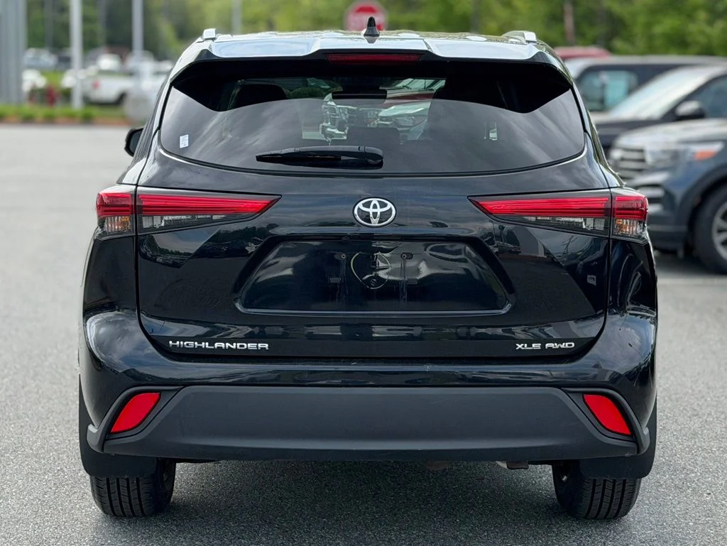 Used 2022 Black Toyota XLE image 4