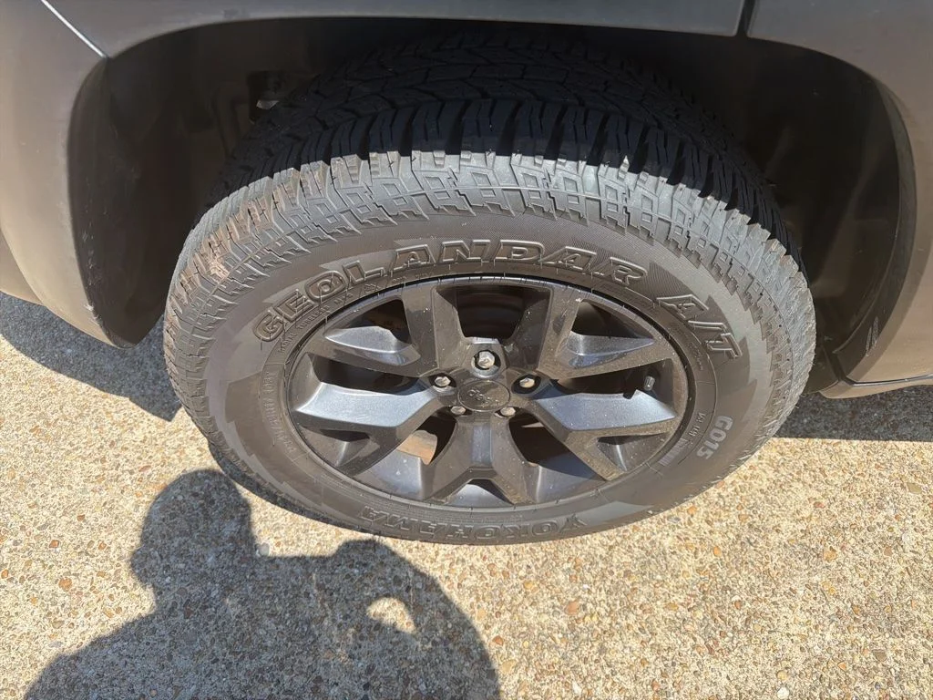 Used 2019 Gray Jeep Latitude image 12