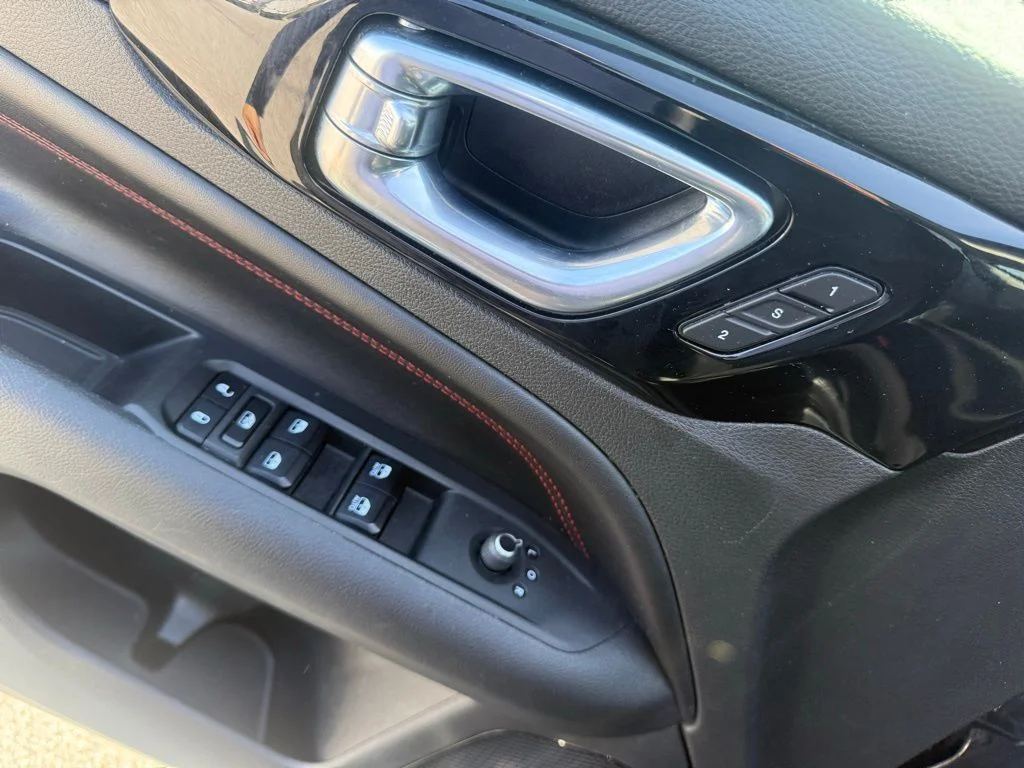 Used 2022 Black Jeep Trailhawk image 11
