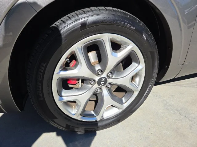 Used 2019 Silver Kia SX image 11
