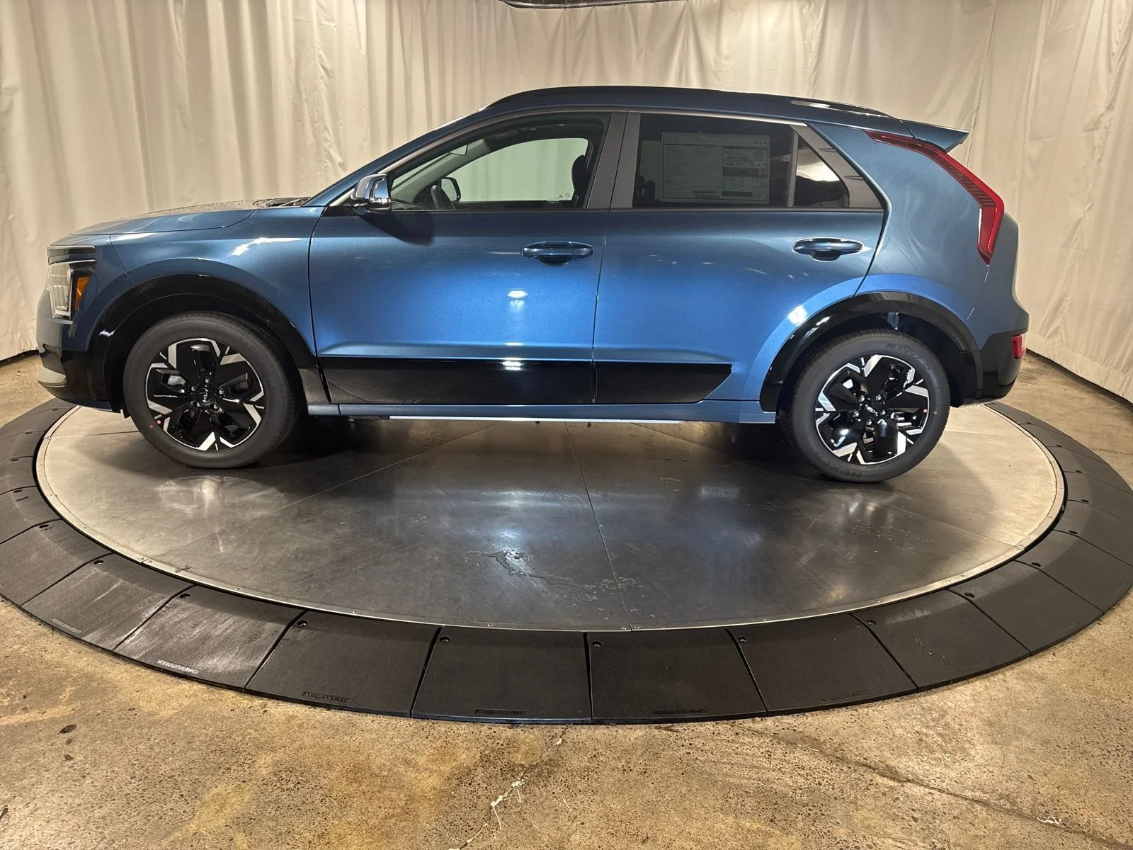 New 2026 Mineral Blue Kia Wind image 6