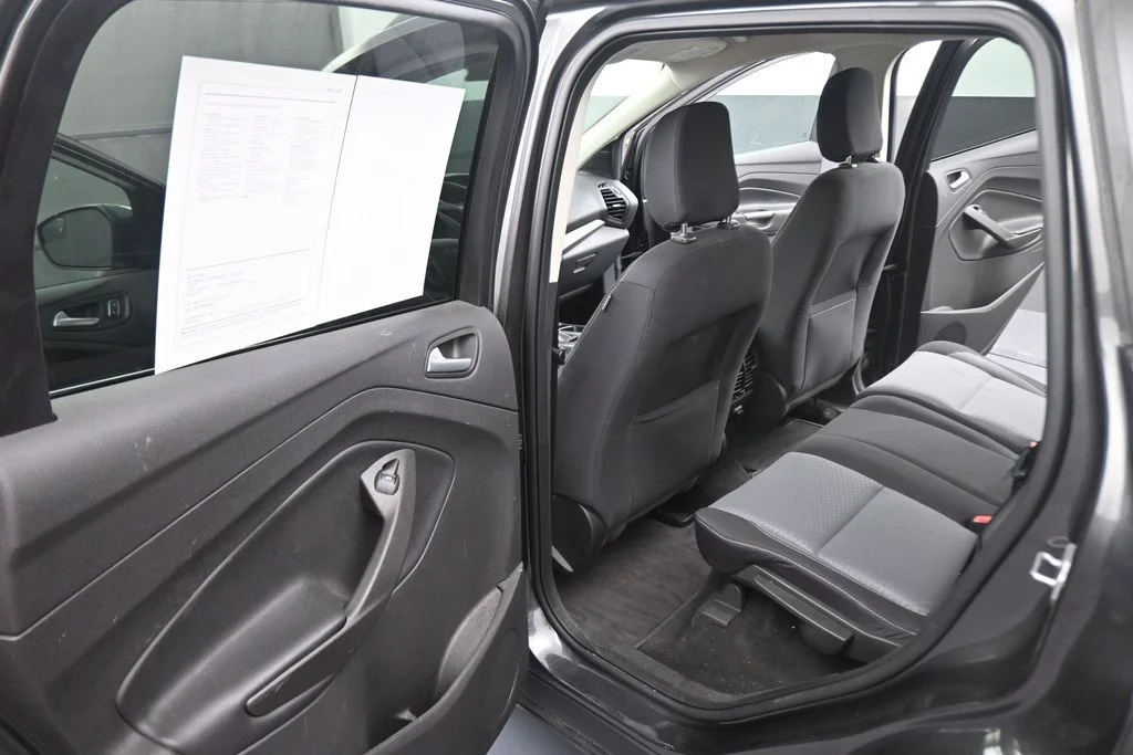 Used 2018 Gray Ford SE image 41