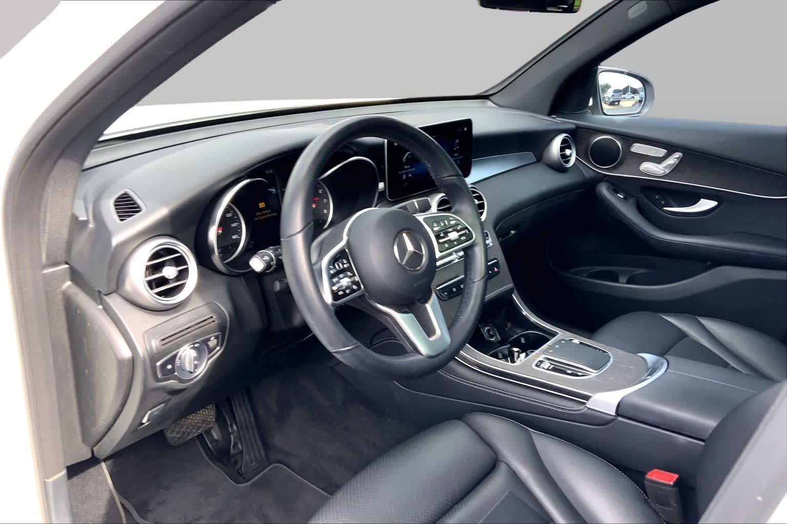 Used 2020 designo Diamond White Metallic Mercedes-Benz GLC 300 image 18