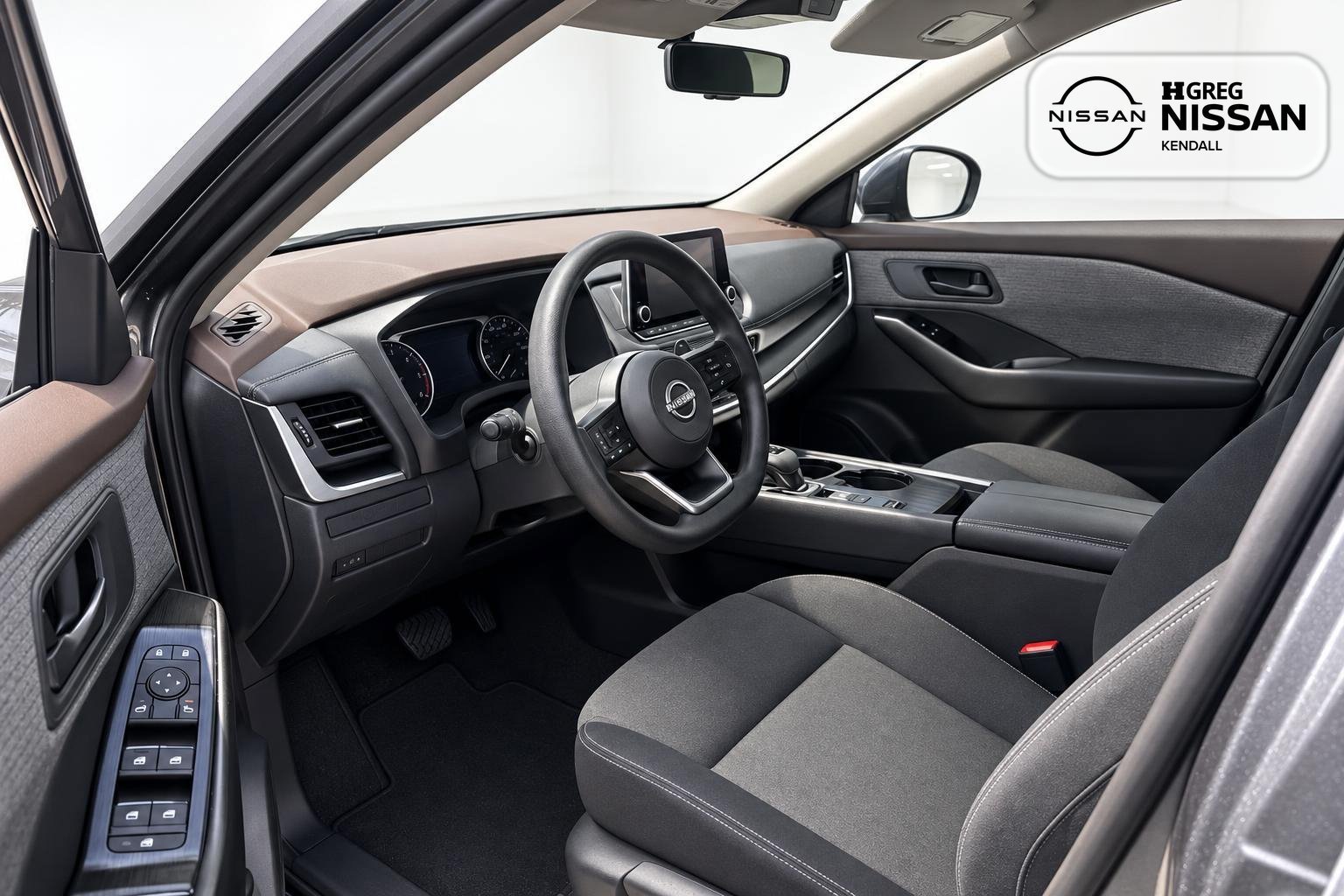 Used 2023 Gray Nissan S image 5