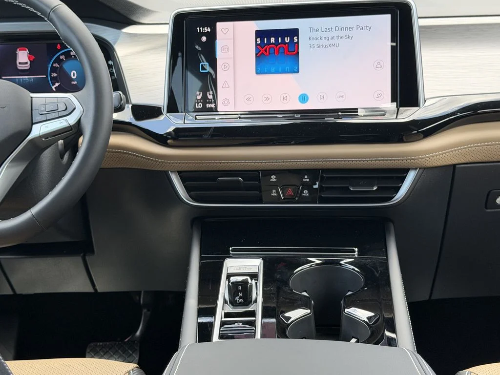 New 2026 White/off-white Volkswagen SE w/Technology image 15