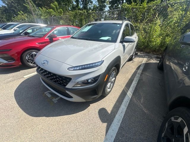 Used 2023 Silver Hyundai SEL image 2