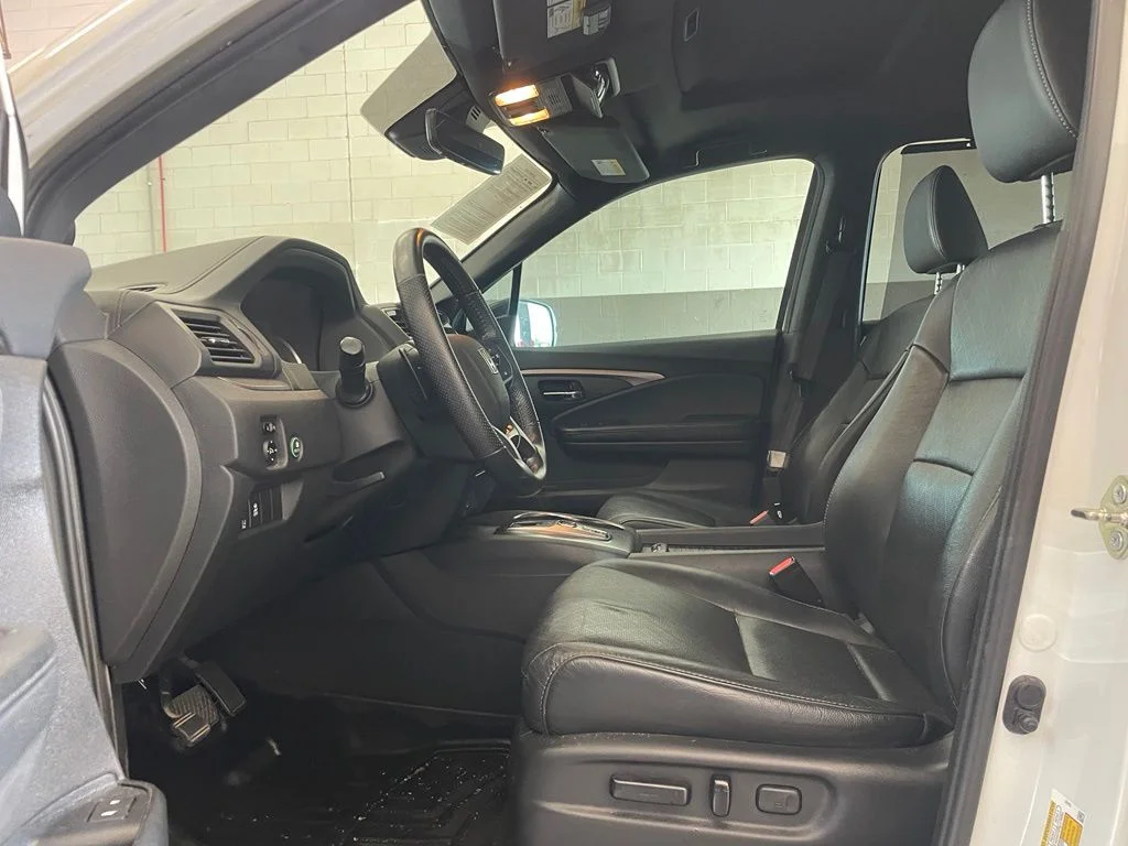 Used 2020 White Honda EX-L image 10