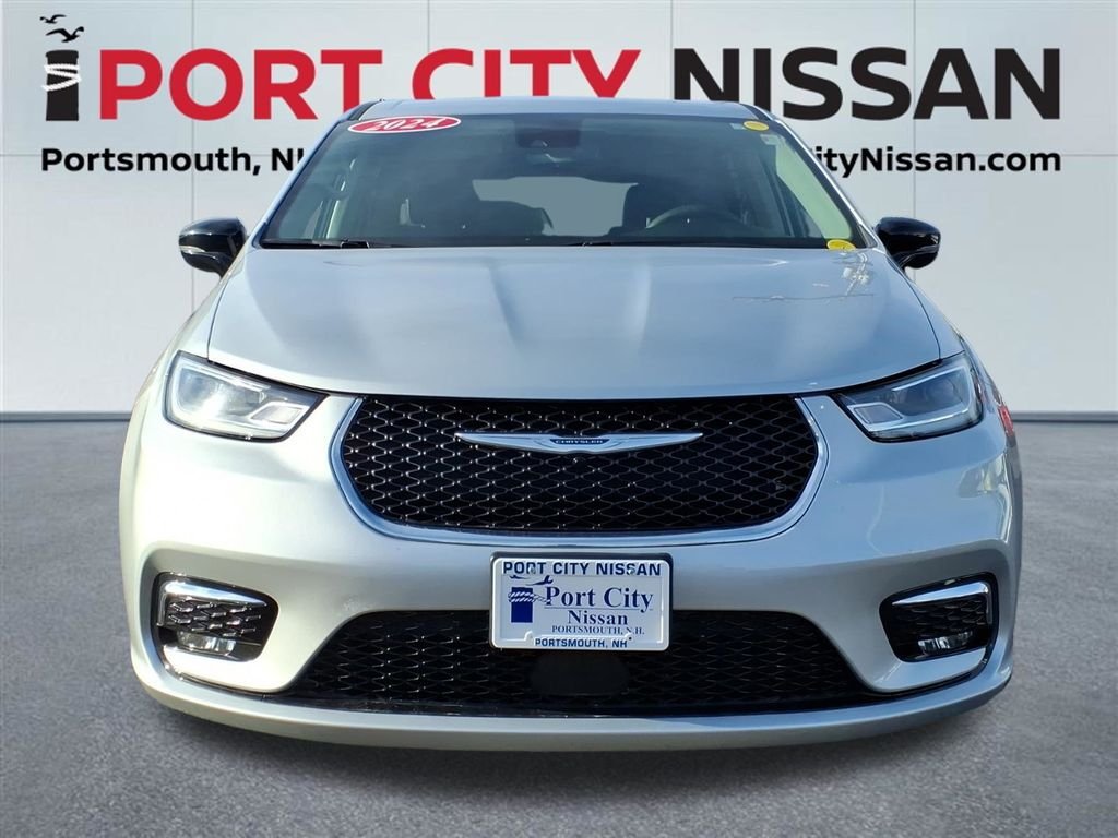 Used 2024 Silver Mist Clearcoat Chrysler Touring L w/heated leather seats image 37