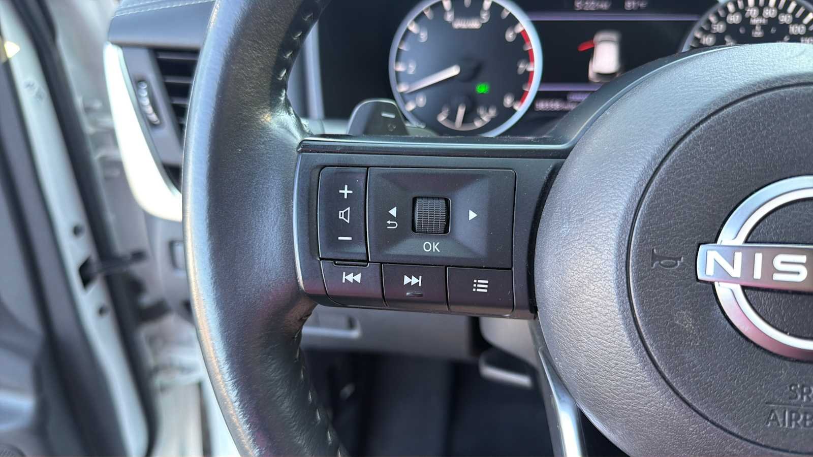 Used 2022 Glacier White Nissan S image 15