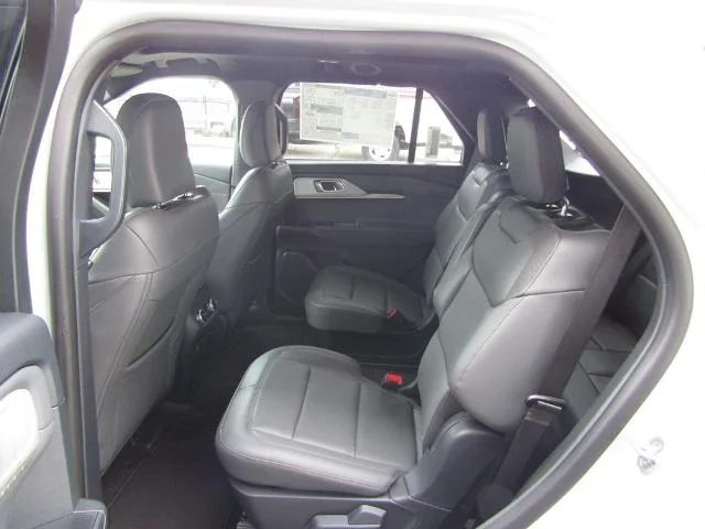 New 2027 Avalanche Gray Ford Active image 70