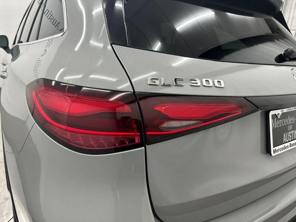 New 2027 White Mercedes-Benz GLC 300 image 11