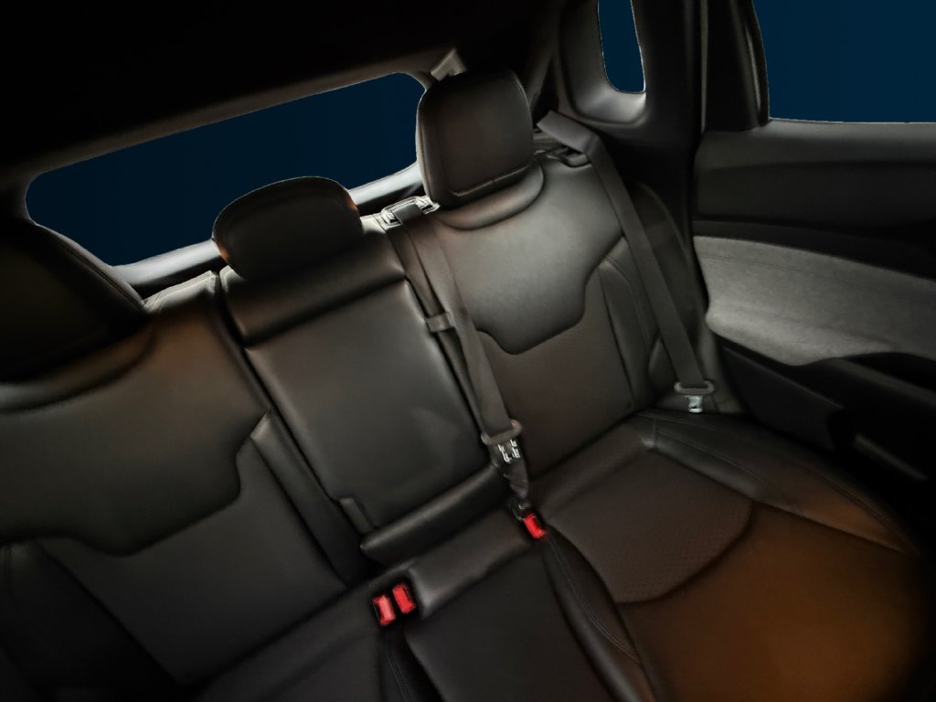 Used 2024 White Jeep Latitude image 18