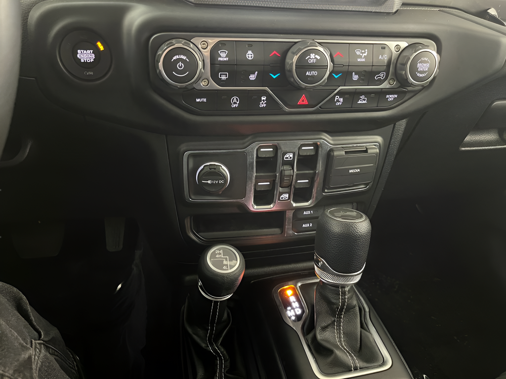 Used 2021 Green Jeep Unlimited Sahara image 23