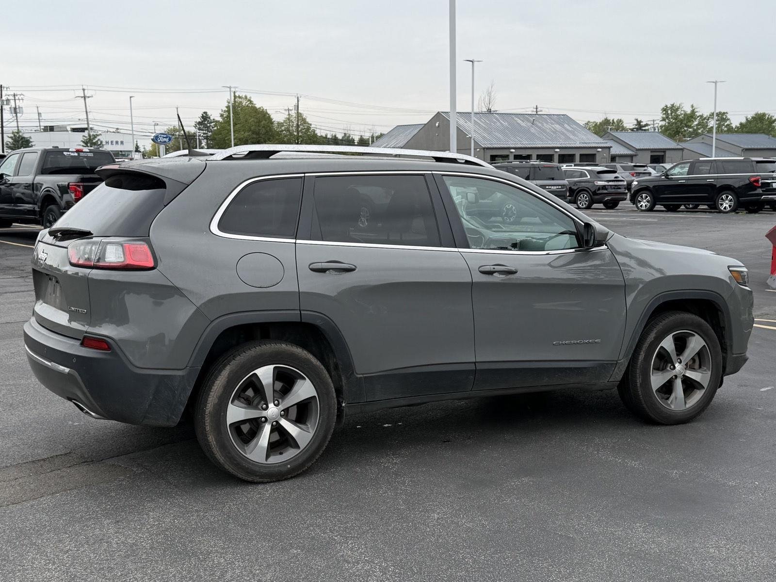 Used 2019 Sting-Gray Clearcoat Jeep Limited image 4