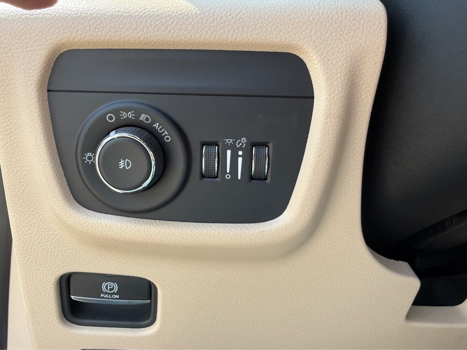 Used 2024 Velvet Red Pearlcoat Jeep Limited image 22