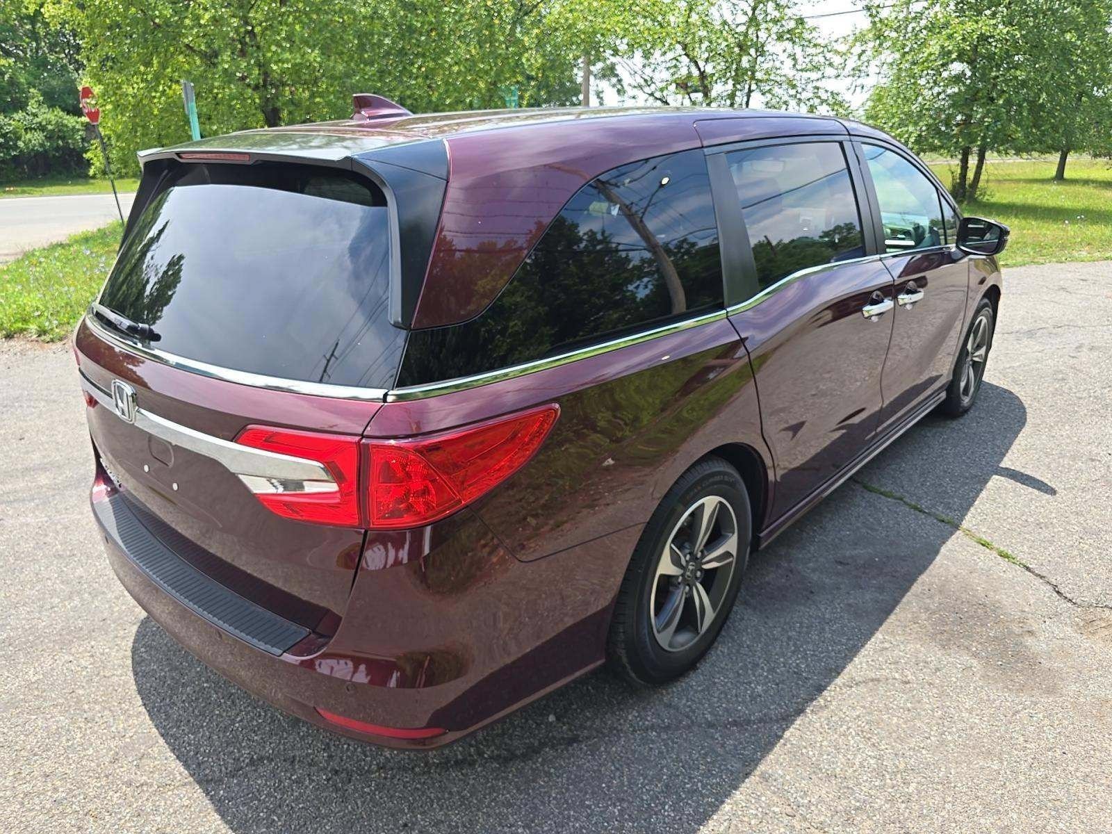 Used 2018 Deep Scarlet Pearl Honda Touring image 3