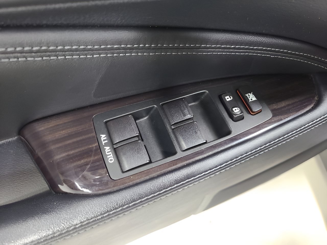 Used 2016 Obsidian Lexus 460 image 21