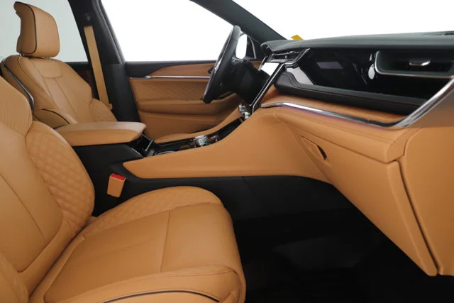 Used 2025 White/off-white Jeep Summit Reserve image 36