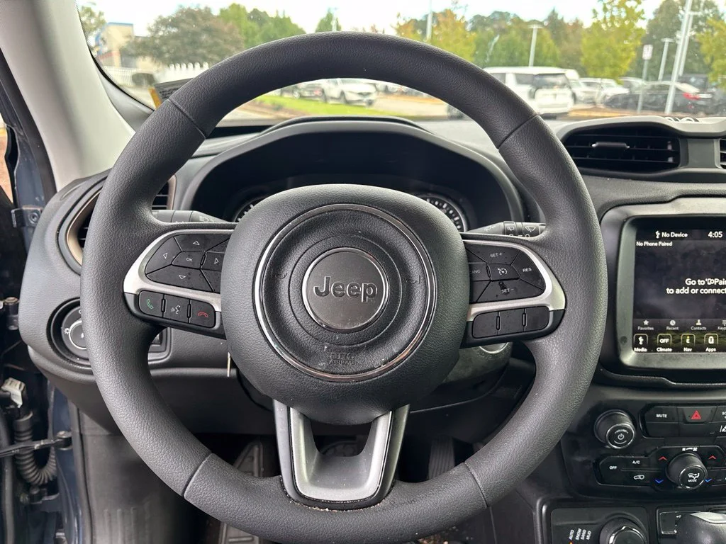 Used 2023 Blue Jeep Latitude image 9