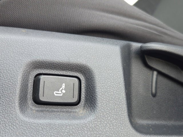 Used 2025  Toyota SR5 image 18