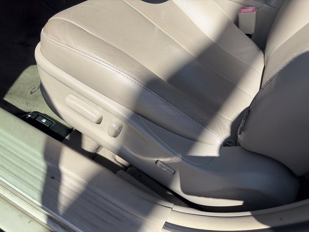 Used 2008 Beige Toyota XLE image 3