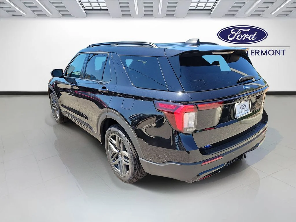 New 2026 Agate Black Metallic Ford ST-Line image 3