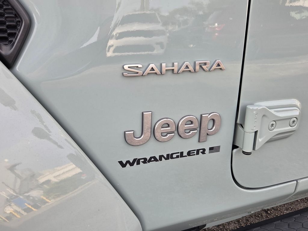 Used 2024 Gray Jeep Sahara image 9
